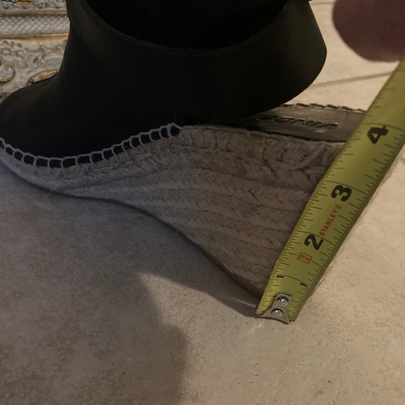 Nearly NEW Vince shoes ! Worn once! - Picture 7 of 7